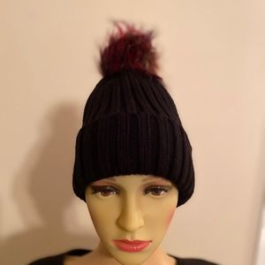 Women’s Artic Paw Cable Knit Hat
